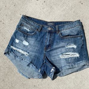 New without tag Billabong distressed jean shorts